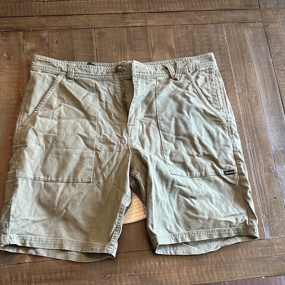 Men's Volcom Shorts - Picture 1 of 3